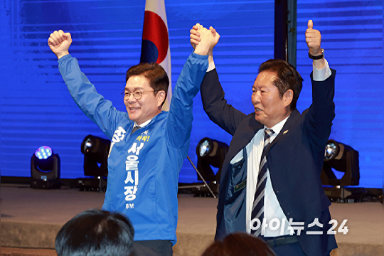   손 잡은 정청래 대표-정원오 서울시장 후보
