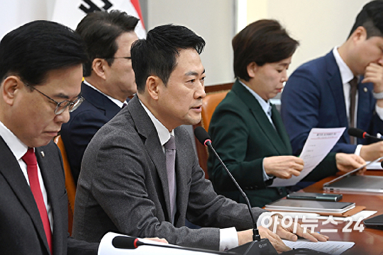   최고위 발언하는 장동혁 대표