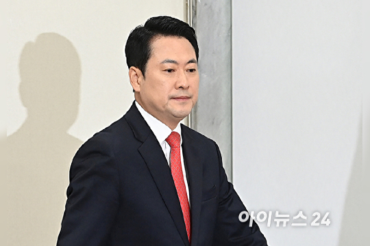   최고위 참석하는 장동혁 당대표