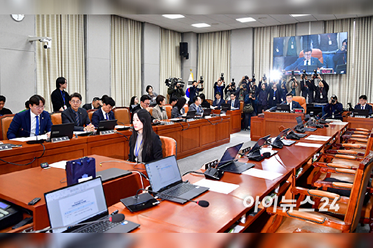  국회 운영위 여당 퇴장 속 대통령실 특활비 82억 전액삭감 처리