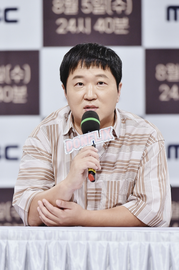 시나리오 작가로 변신한 개그맨 정형돈이 4일 오후 온라인으로 진행된 MBC 디지털예능 '돈플릭스2'의 영화 프로젝트 '끈' 제작발표회에 참석하고 있다. [사진=사진 제공=MBC]