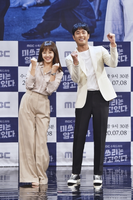 '미쓰리는알고있다'  제작발표회에 강성연, 조한선이 참석해 포즈를 취하고 있다.  [MBC]