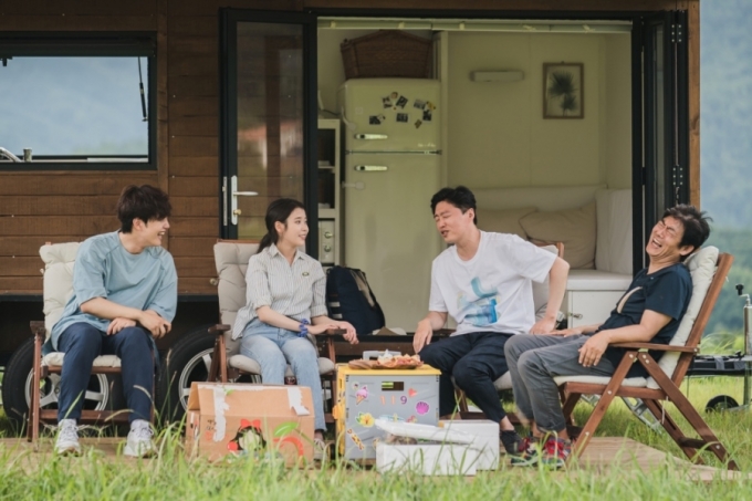'바퀴 달린 집'에 아이유가 출연한다. [사진=tvN]