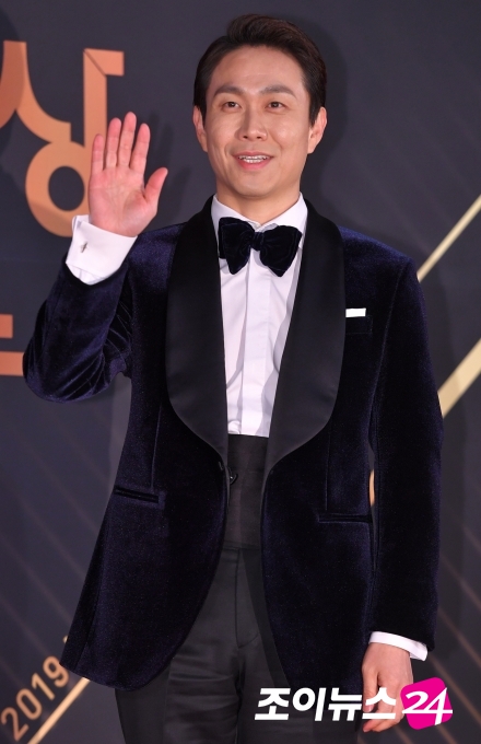배우 오정세가 2019년 12월 KBS 연기대상 포토월 행사에서 포즈를 취하고 있다. [사진=조성우기자]