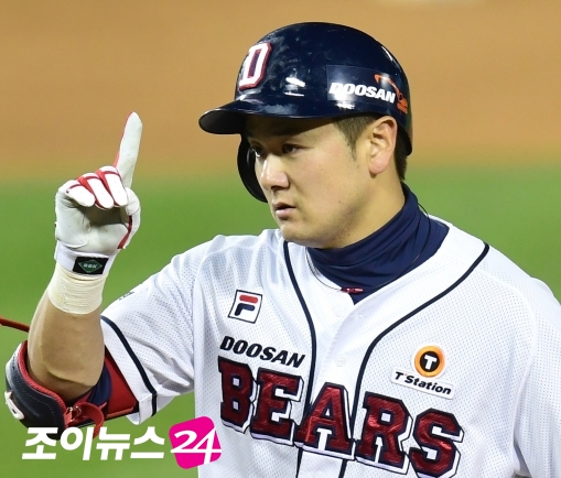 두산 베어스 내야수 최주환이 4일 서울 잠실야구장에서 열리는 2020 신한은행 SOL KBO 포스트시즌 LG 트윈스와의 준플레이오프 1차전 선발 라인업에서 제외됐다. [사진=정소희기자]