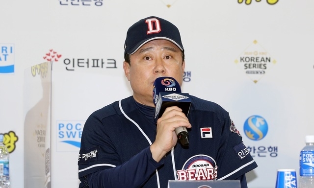 김태형 두산 베어스 감독이 16일 서울 고척 스카이돔에서 열린 2020 신한은행 SOL KBO 한국시리즈(7전 4승제) 미디어데이에 참석해 발언하고 있다.  [사진=뉴시스]