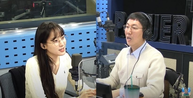 2일 오전 방송된 SBS라디오 '김영철의 파워FM'에 출연한 주시은 아나운서(왼쪽) [사진=김영철의 파워FM 공식 유튜브]