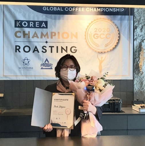 지난 29일 GCS(Global Coffee School)에서 주관하는 '2020 GCC 글로벌 로스팅 챔피언십' 한국국가대표 선발전에서 국가대표로 발탁된 박지현 학우 [사진=세종사이버대학교]