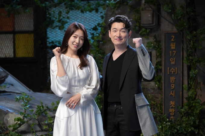 배우 조승우와 박신혜가 17일 JTBC 드라마 '시지프스: the myth' 제작발표회에 참석했다. [사진=JTBC]