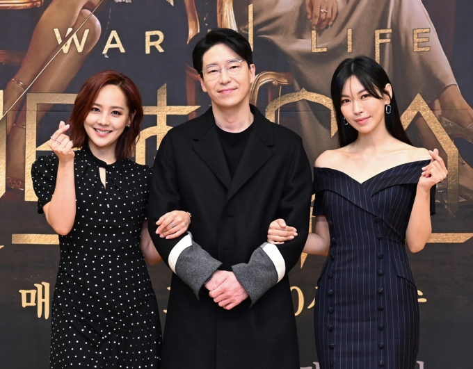 배우 유진-엄기준-김소연이 19일 온라인으로 진행된 SBS 새 금토드라마 '펜트하우스2' 제작발표회에 참석해 포즈를 취하고 있다. [사진=SBS]