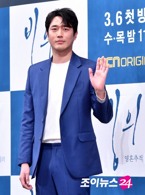 배우 조한선이  26일 오후 서울 논현동 임피리얼팰리스호텔에서 열린 OCN 새 수목드라마 '빙의' 제작발표회에서 포즈를 취하고 있다. [사진=조성우 기자]