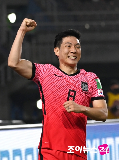 5일 오후 경기도 고양종합운동장에서 2022 국제축구연맹(FIFA) 카타르 월드컵 아시아지역 2차예선 대한민국과 투르크메니스탄의 경기가 펼쳐졌다. 전반 남태희가 한국의 두 번째 골을 넣고 기뻐하고 있다. 