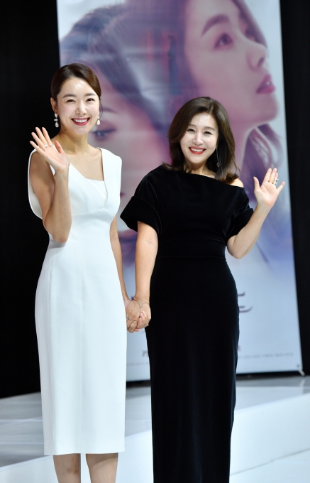 5일 진행된 KBS 저녁일일드라마 '빨강구두' 온라인 제작발표회에 배우 최명길, 소이현이 참석했다. [사진=KBS]
